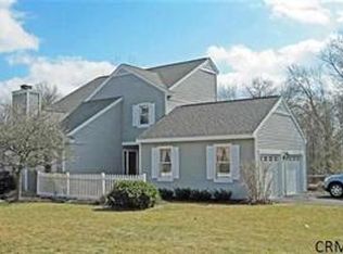 680 Maple Ln, Niskayuna, NY 12309