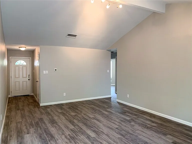 11640 Parkfield Dr — Photo 3