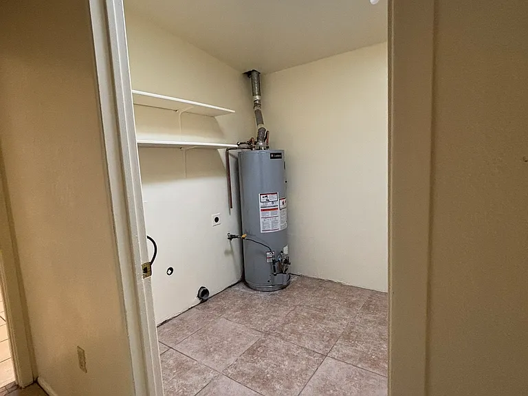 E 2nd Pl — Photo 27