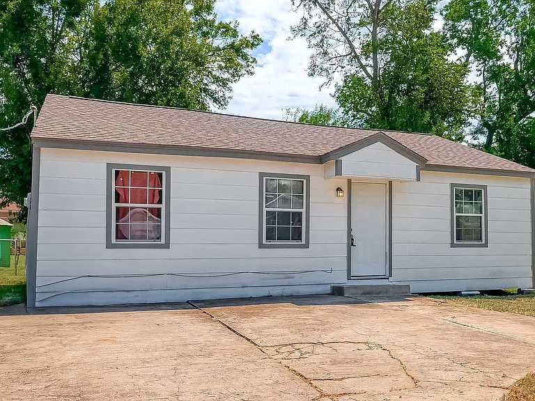 6823 Goforth St — Photo 2