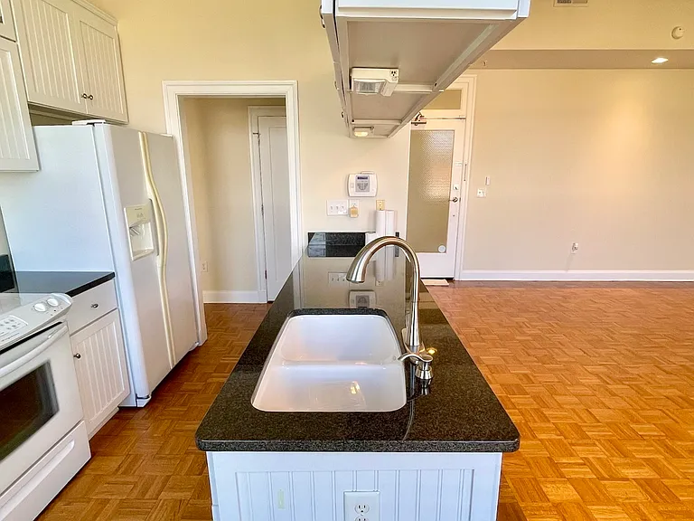 Double Sink Island