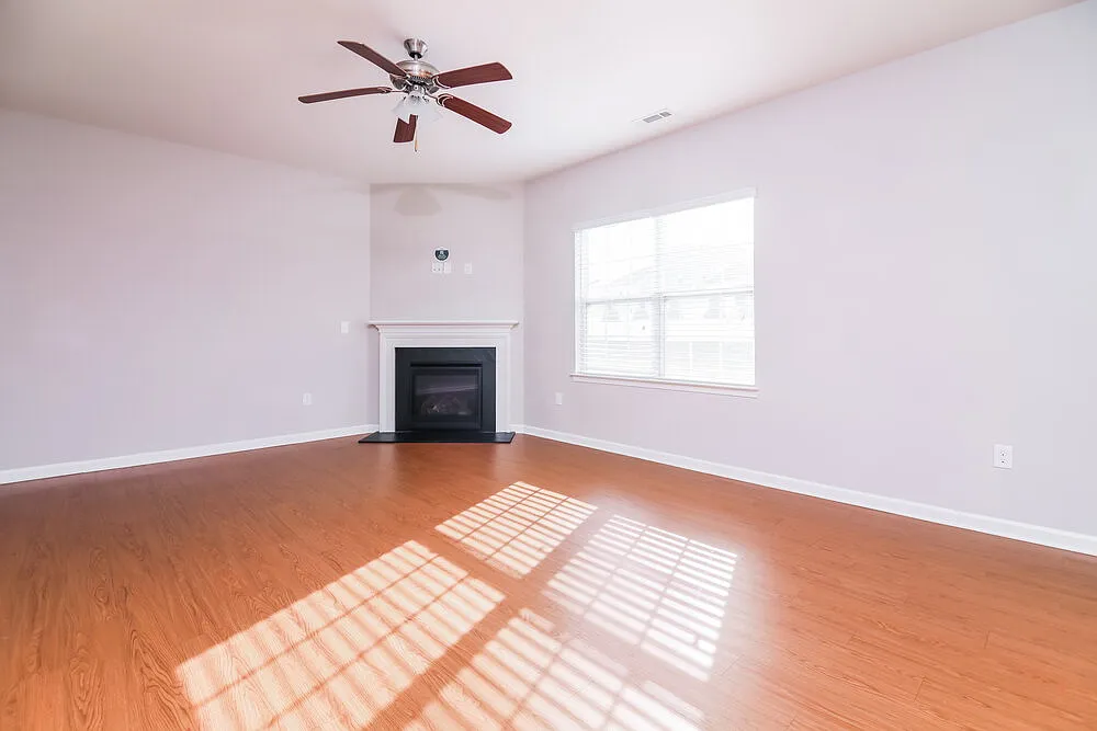 3 bed, 2.5 bath, 2231 sqft, $2,590 — Photo 4