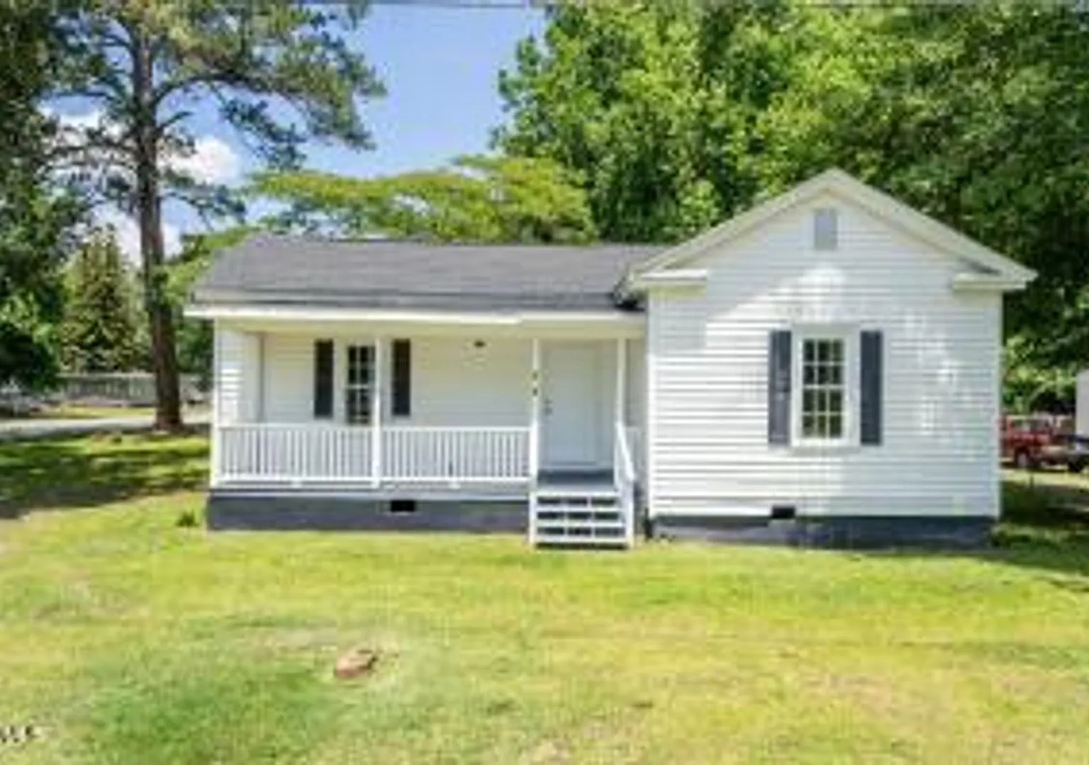 Recently Refreshed Two Bedroom Home! — Photo 2