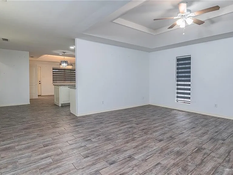1709 Calle Tulipan — Photo 2