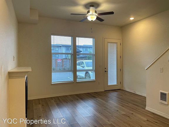 4th image of 2713 E Evergreen Blvd #105