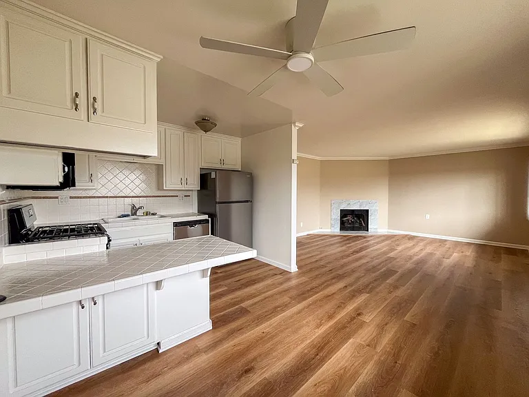 221 Sheldon St — Photo 11