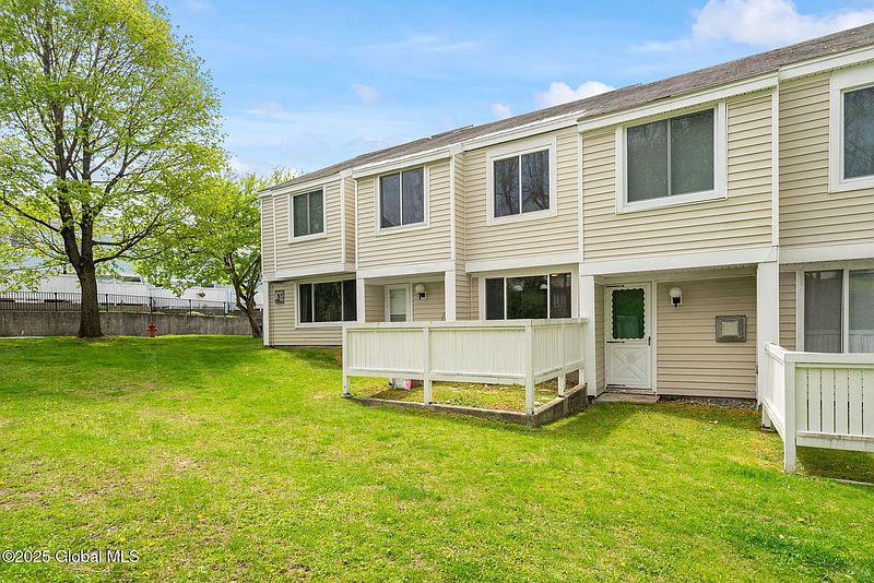 4th image of 2403 S Rockport Court