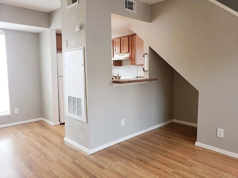 1901 N Fitzhugh Ave — Photo 4
