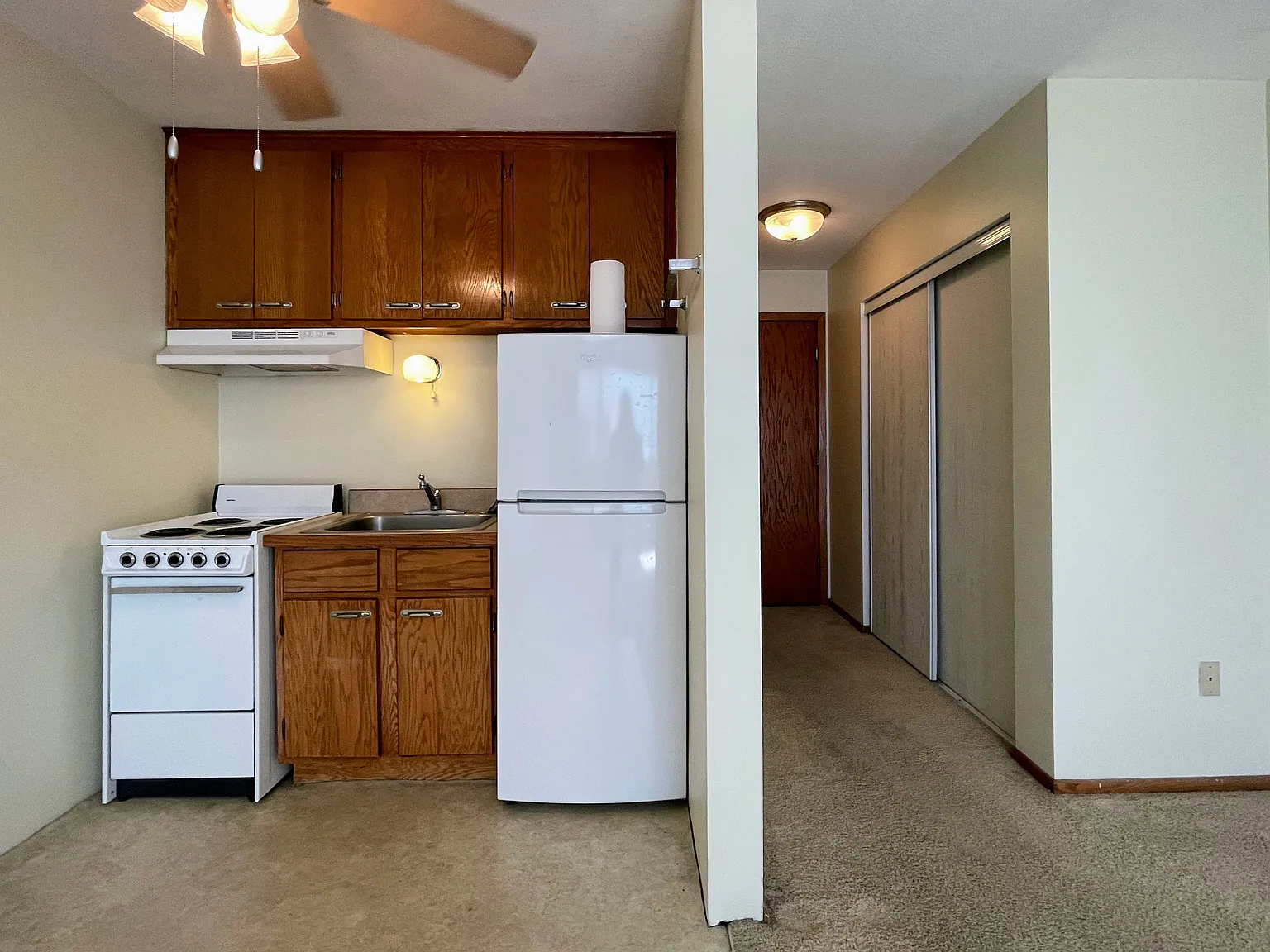 Studio, 300 sqft, $855 — Photo 2