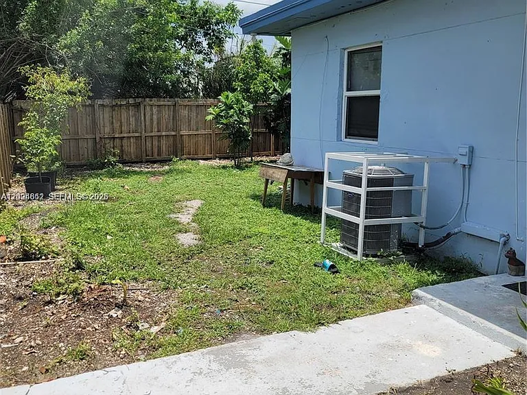 22300 SW 117th Ave #4 — Photo 2