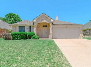 219 Springpark Dr, Arlington, TX 76014