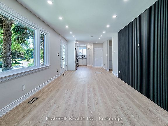 3rd image of 292 Glenholme Ave