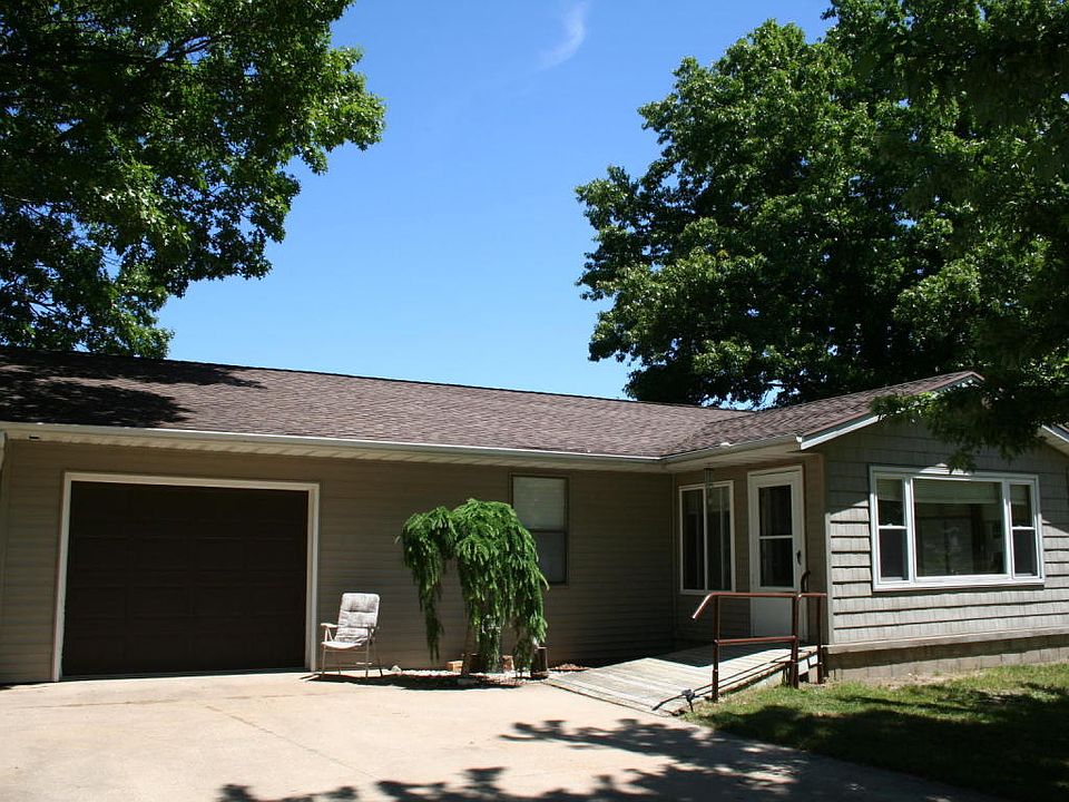 1st image of 3211 Fair Oak St