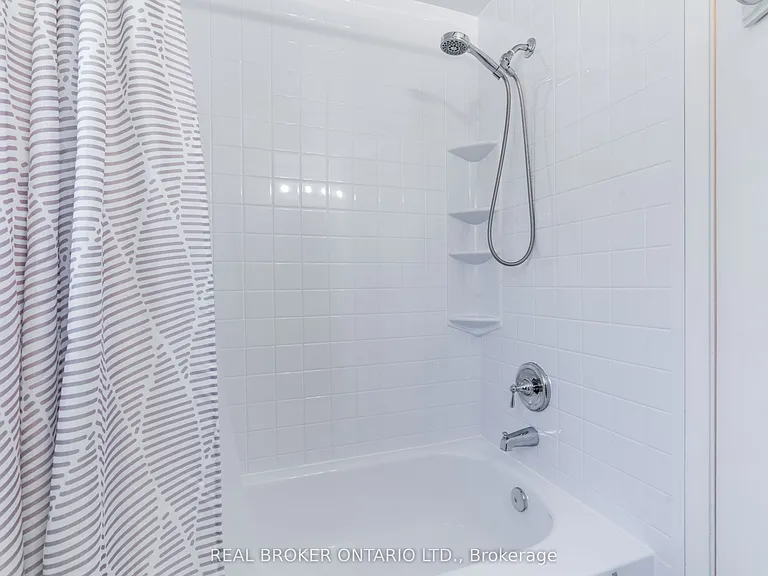 232 Cedarwoods Cres — Photo 21