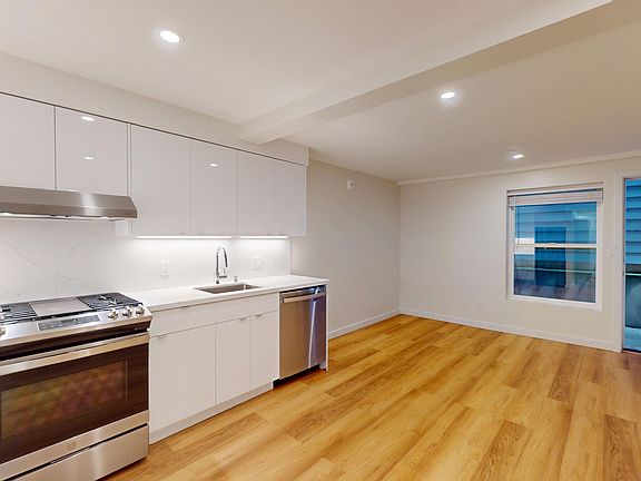 3rd image of 3099 Washington St #28