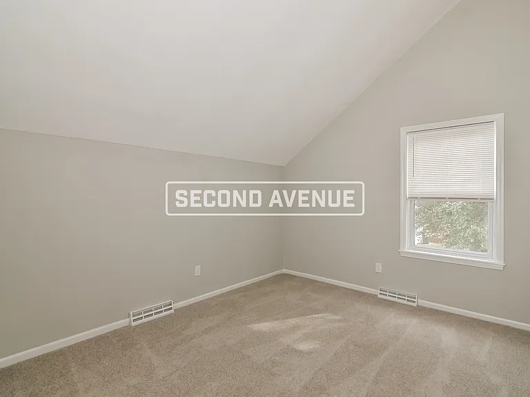 1804 NE Gatewood Dr — Photo 8