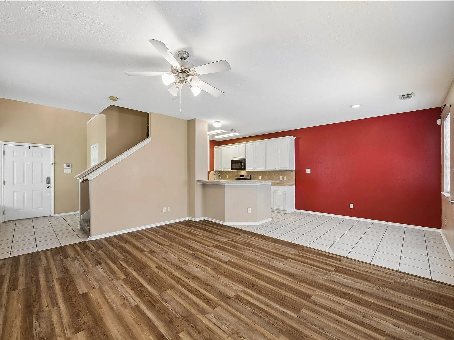 3 bed, 2.5 bath, 1702 sqft, $1,995 — Photo 2