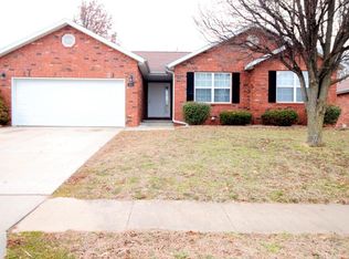 647 S Hazelnut Ave, Springfield, MO 65802