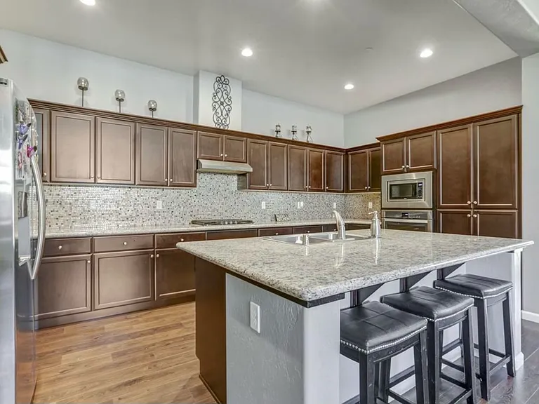 2525 W Connelly Ave — Photo 9