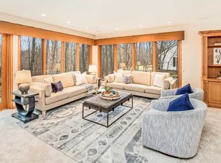 411 E Ravine Baye Rd, Bayside, WI 53217