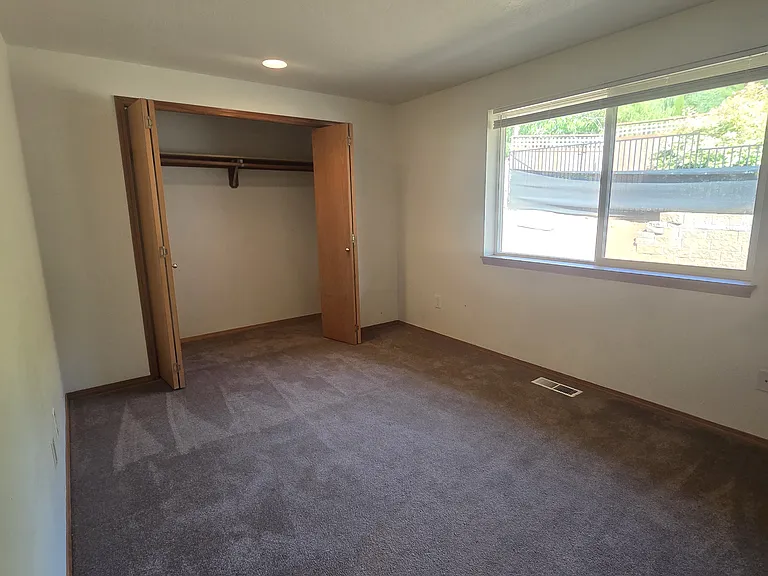 1859 Skyline Ct S #1859 — Photo 10