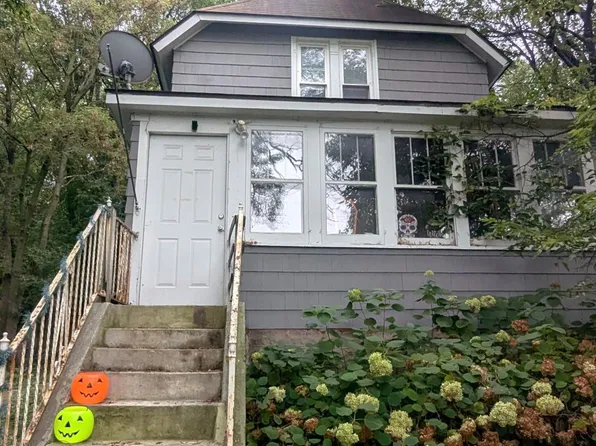 1621 Concord St N, South Saint Paul, MN 55075