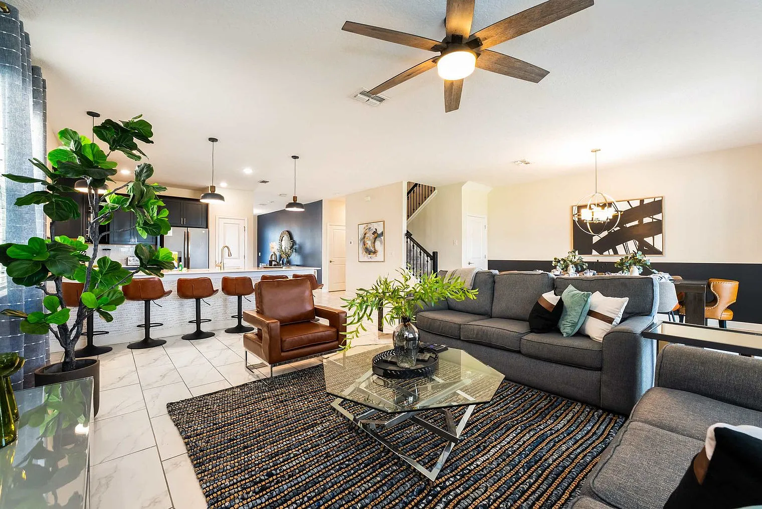 9 bed, 5.0 bath, 3918 sqft, $6,635 — Photo 2