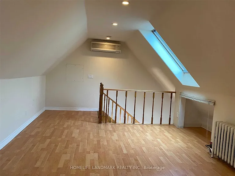 4 Sully Cres #UPPER — Photo 9