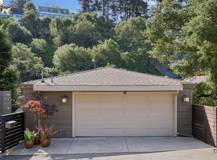 2929 Holyrood Dr, Oakland, CA 94611