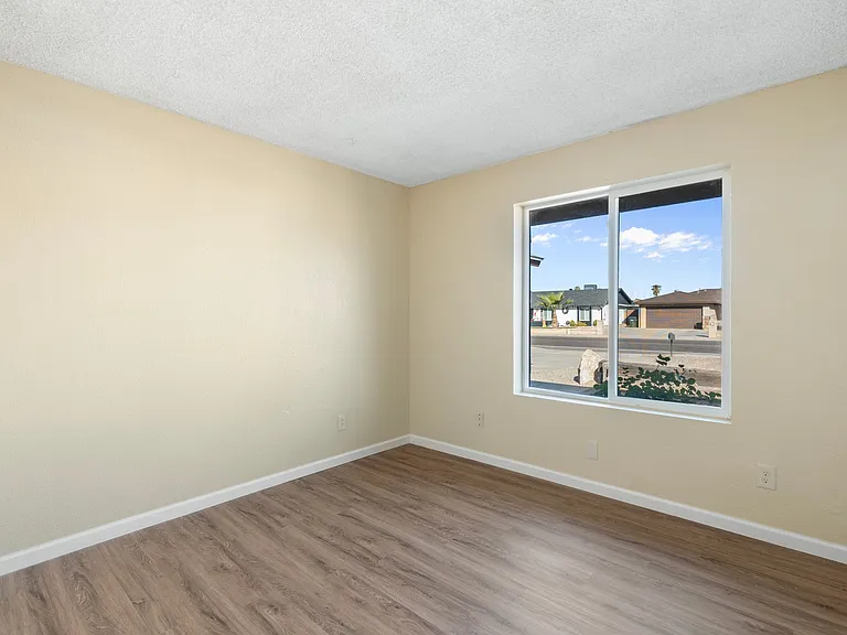 4043 W Sweetwater Ave — Photo 15