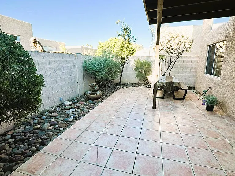 4349 E Haven Ln — Photo 29