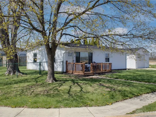 1101 N Scott St, New Carlisle, OH 45344