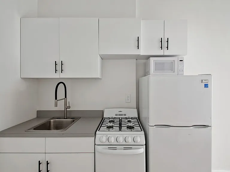 235 W 63rd St #1 — Photo 3