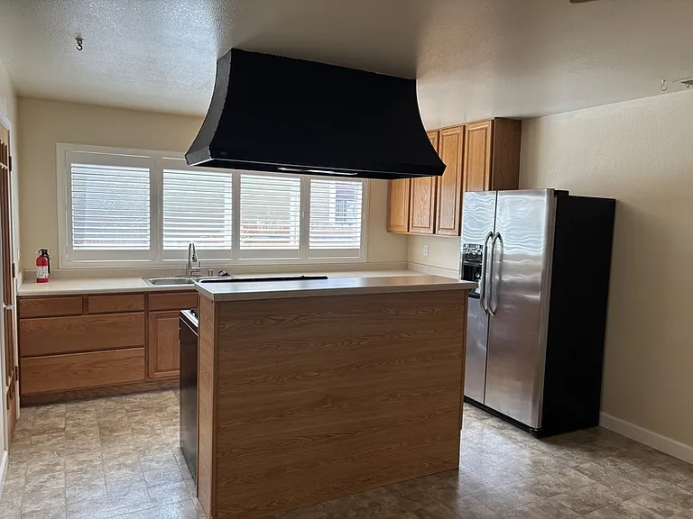 954 Emily Ave — Photo 6