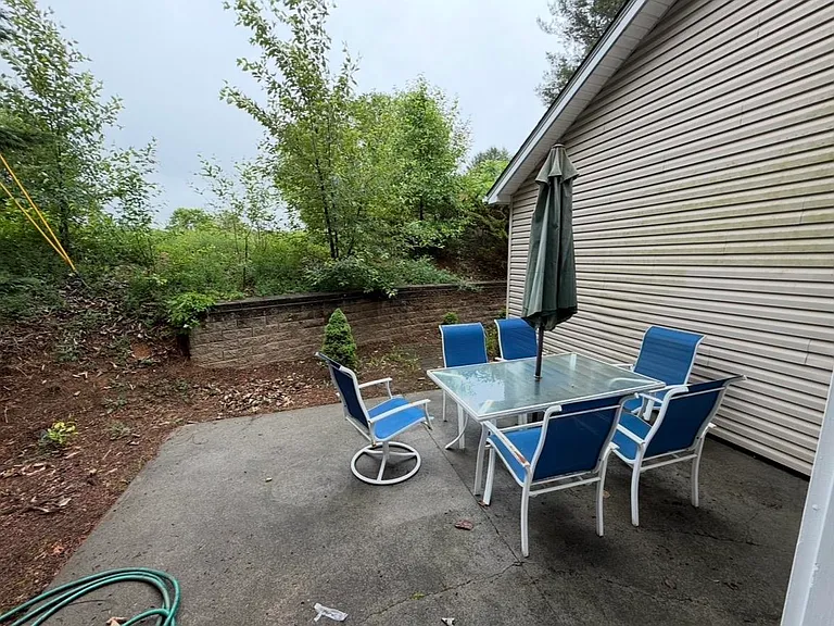 1410 Ashford Ct — Photo 5
