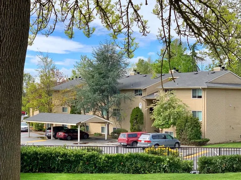 Sandpiper Apts. — Photo 9
