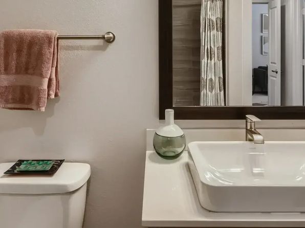 120 Turtle Creek Blvd APT 558