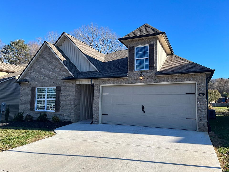 1st image of 915 E Beaver Creek Dr