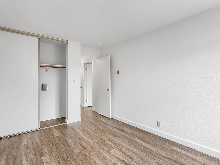 Bayview — Photo 9
