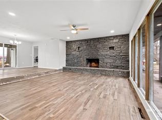 163 N Davis St, Pea Ridge, AR 72751