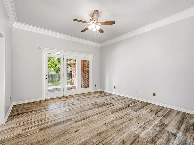 6023 Melrose Cir — Photo 18