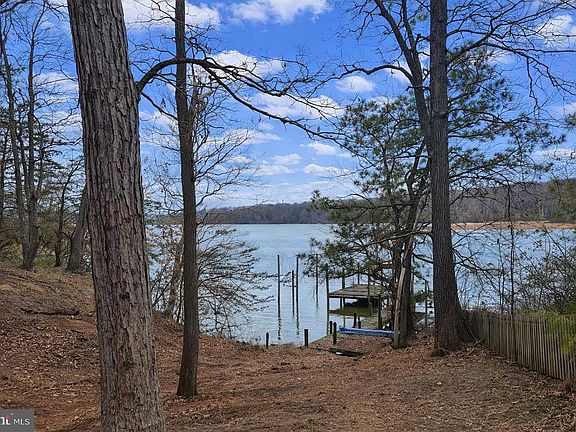 5th image of 53 Betts Rd