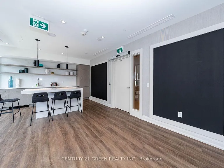 212 King William St #720 — Photo 25