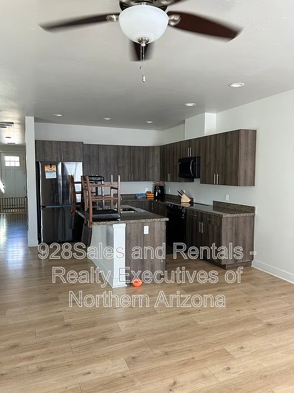 3 bed, 2.5 bath, 1672 sqft, $2,375 — Photo 2