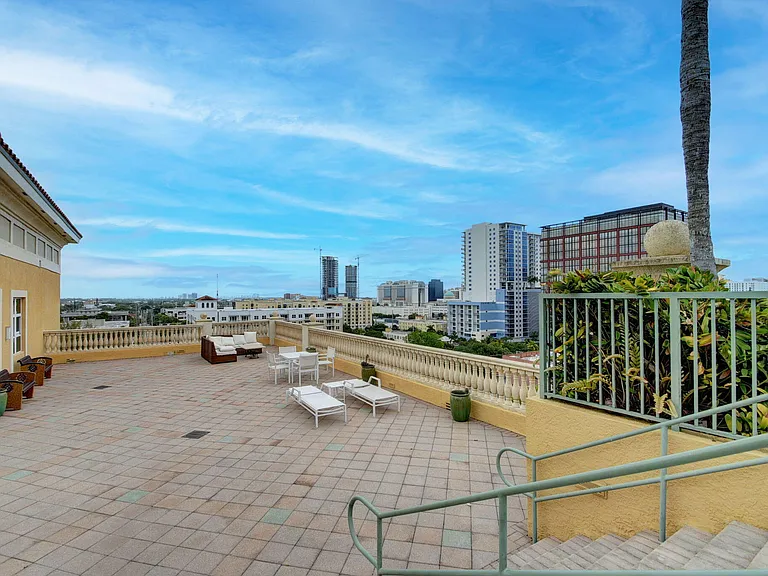 403 S Sapodilla Ave #307 — Photo 41