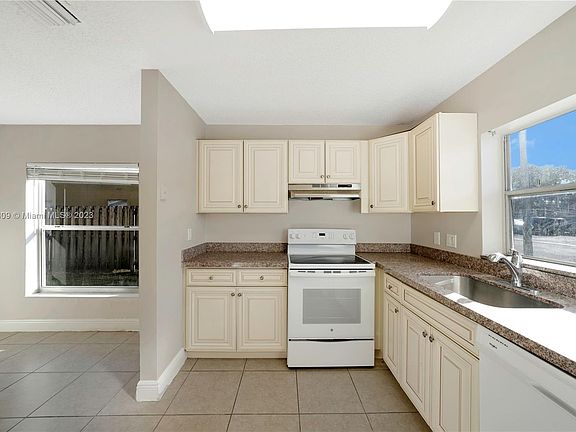 5th image of 3736 Mil Lake Cir