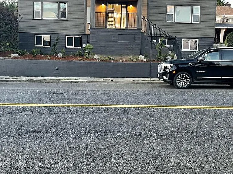 615 NE 6th Ave — Photo 17