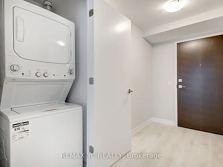 2221 Yonge St #3210 — Photo 4