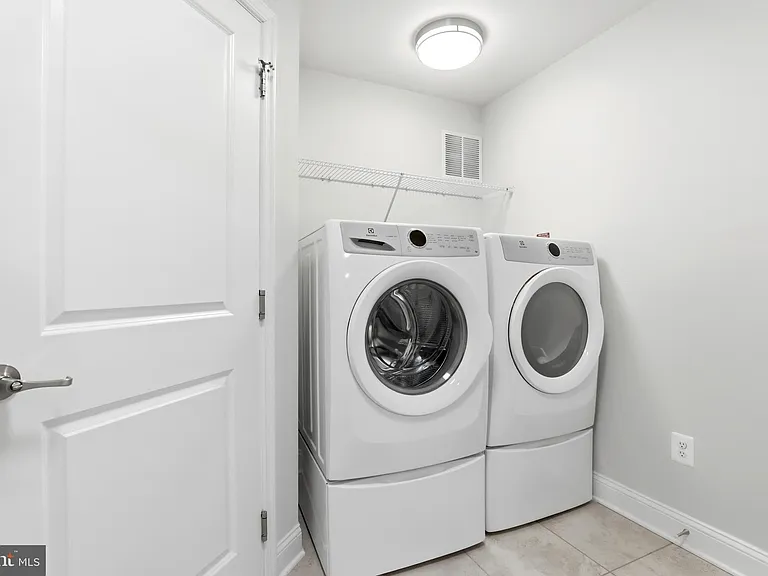 7140 Banbury Dr — Photo 37