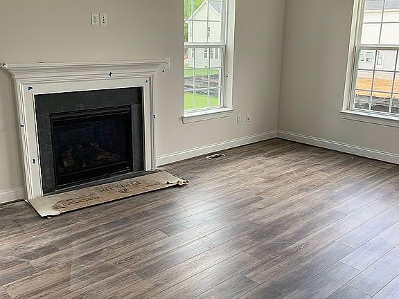 3rd image of 805 Kandor Ct